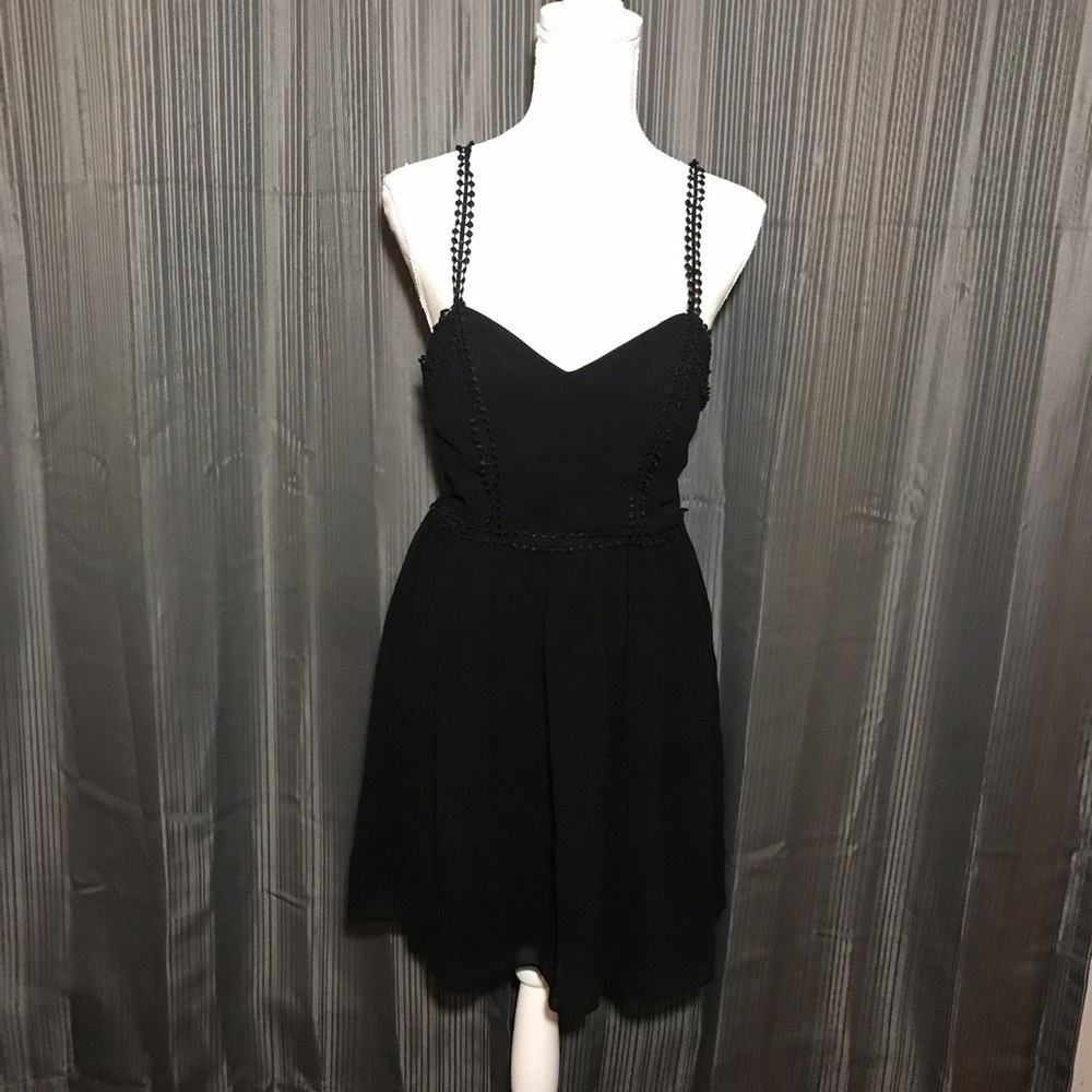 Dress - Picture 3 of 8